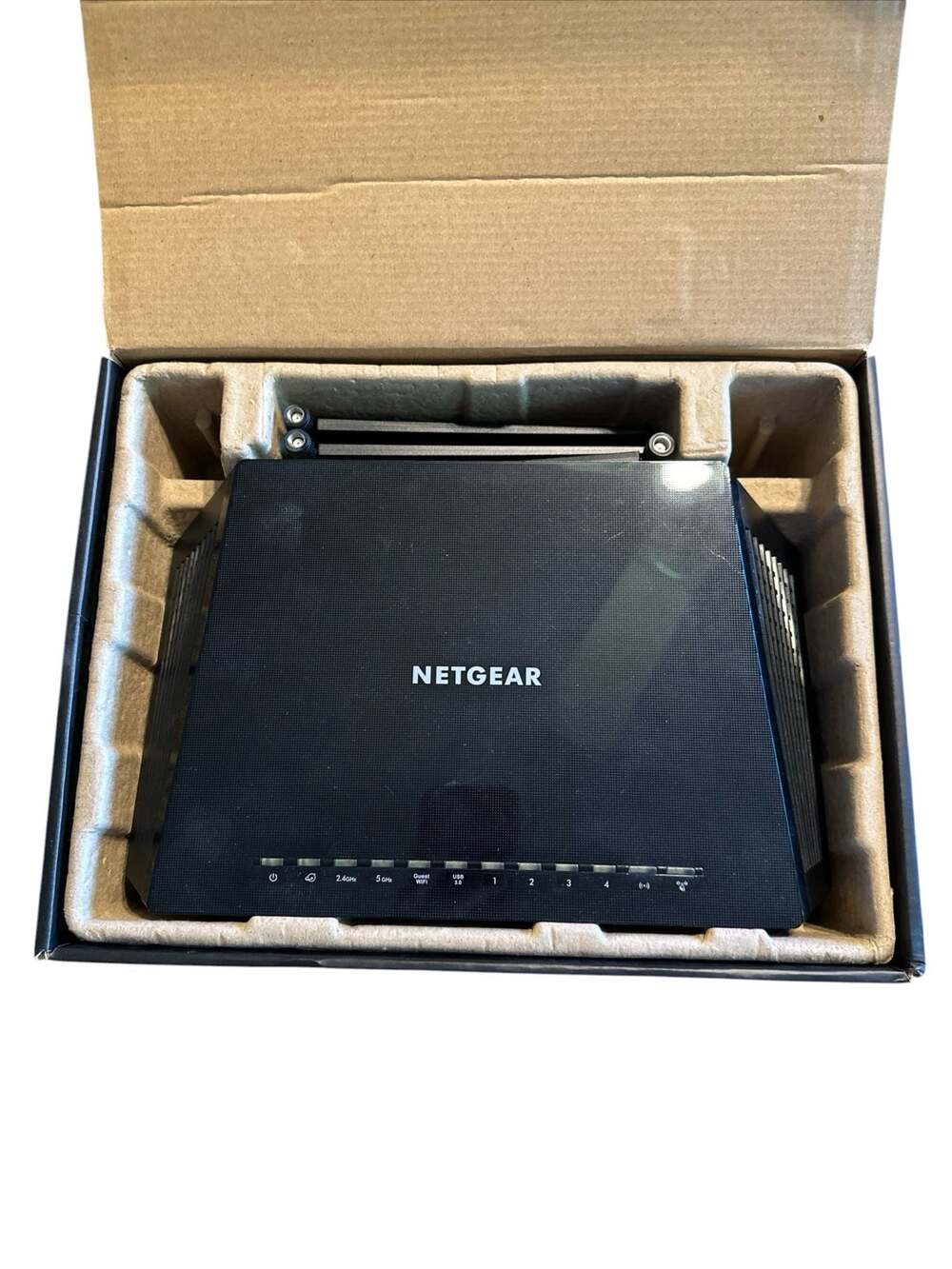 NETGEAR Nighthawk AC1900 Smart WiFi Router Model R6900v2 - Picture 2 of 5
